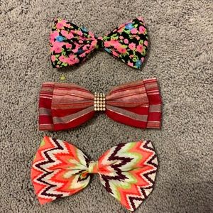 Lot of 3 girl bows